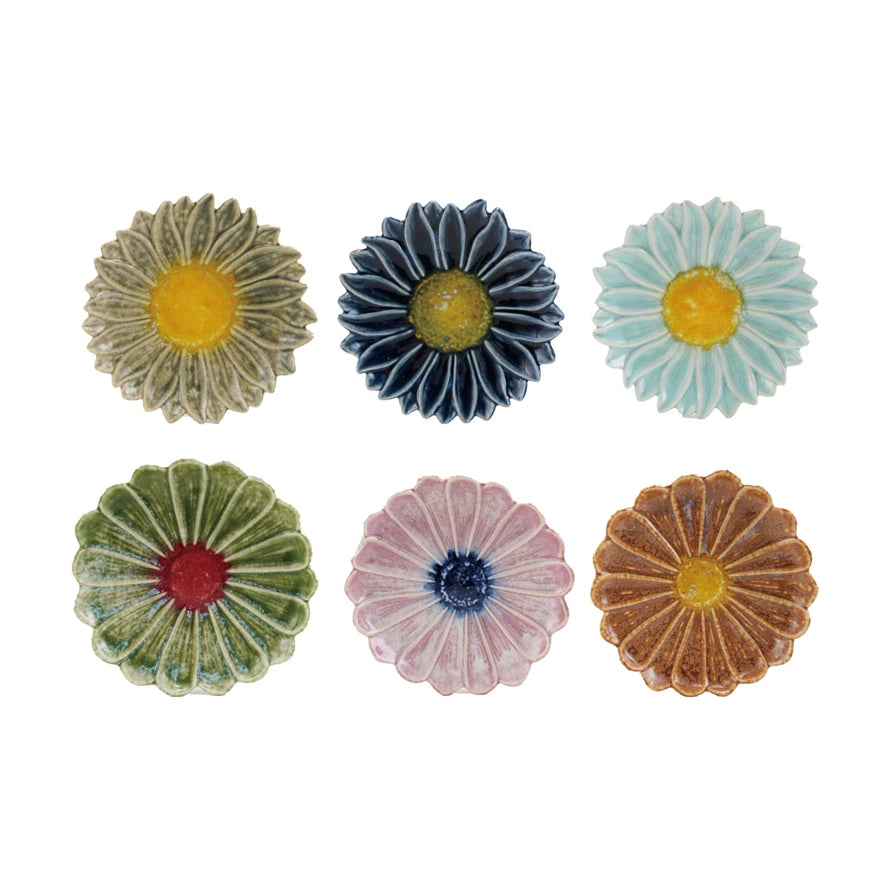 Flower Shaped Stoneware Plate.