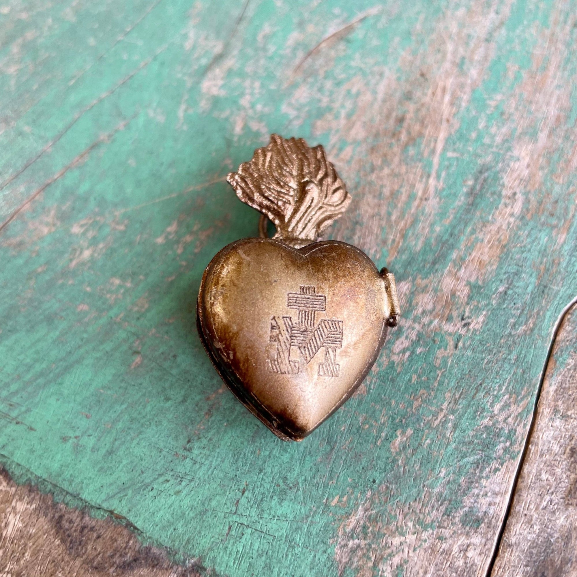Sacred Heart Locket Box - Box Turtle