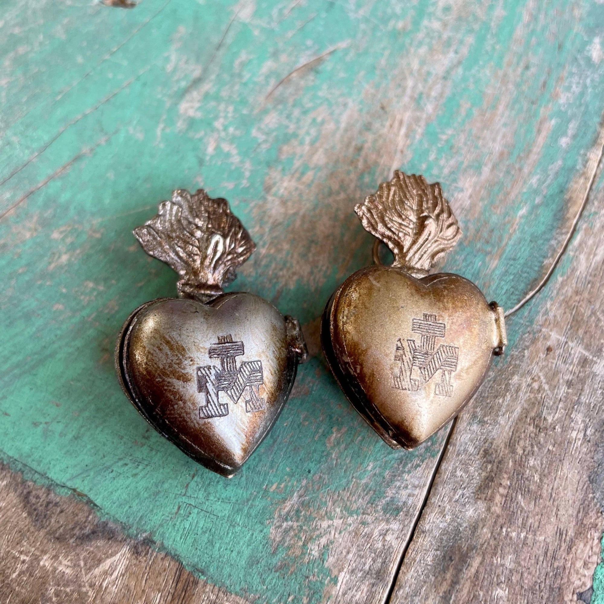 Sacred Heart Locket Box - Box Turtle