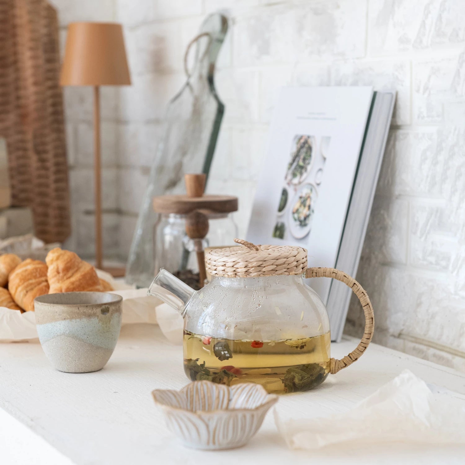 Glass Teapot with Strainer & Woven Grass Lid