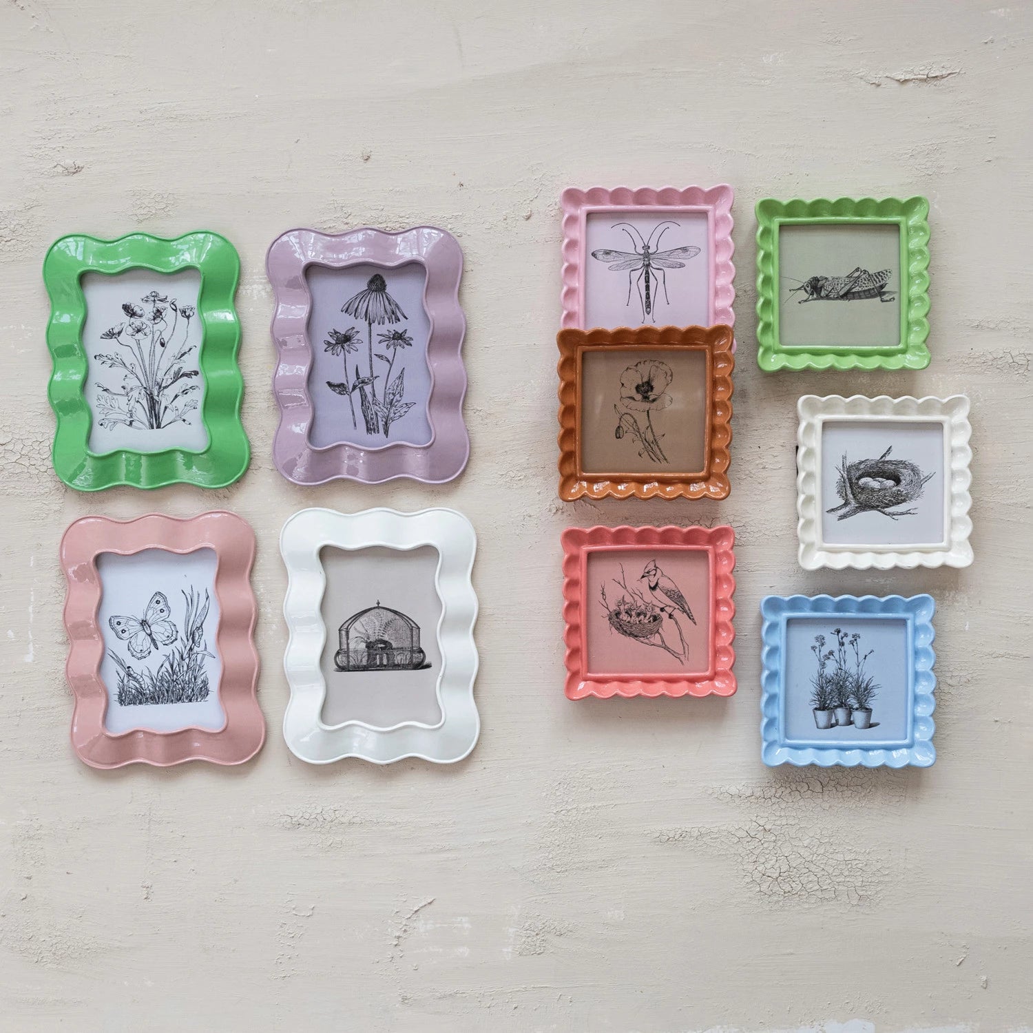 Resin Ruffled Photo Frame, 6 Colors (Holds 4" x 4" Photo)