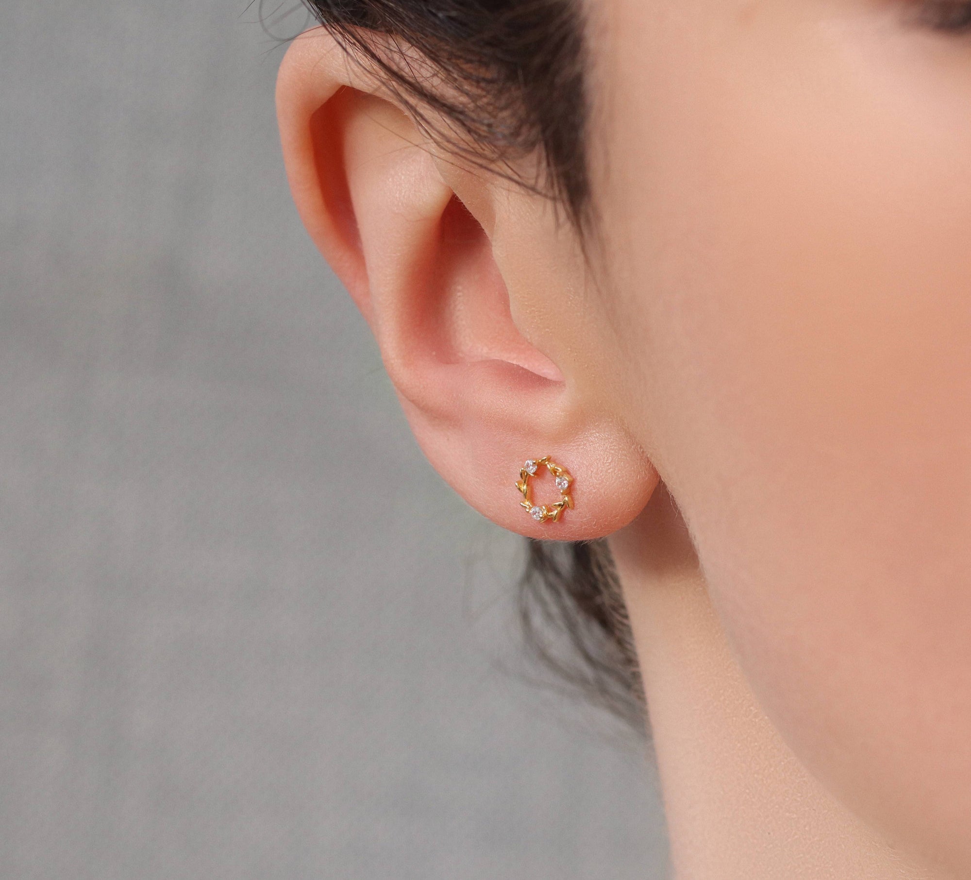 Gold Wreath Circle Studs