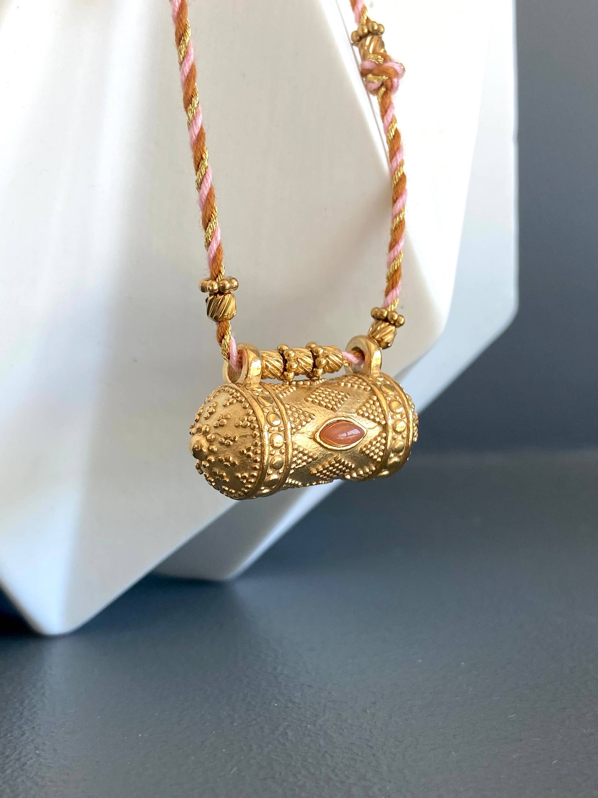 Tali necklace