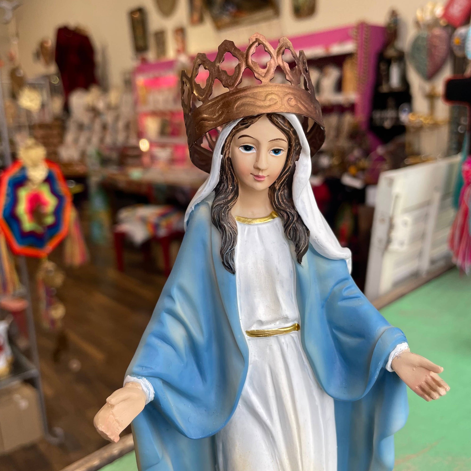 Mini Crowns: Gold