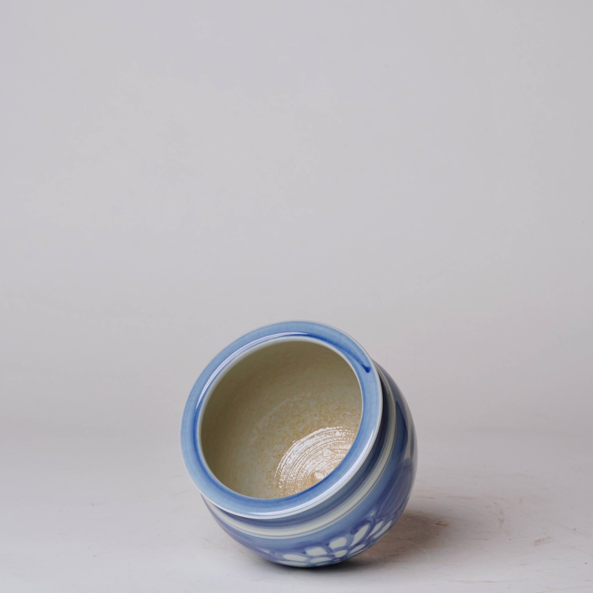 Floral Blue &amp; White Porcelain Small Pot