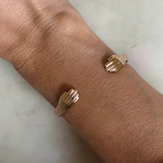 Hug Cuff