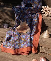 Alyssa Single Throw in Tote Bag - Box Turtle
