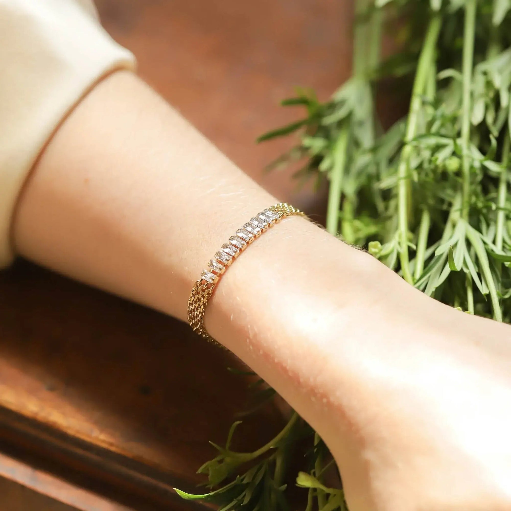 Art Deco Chain Bracelet With Baguette Stones - Box Turtle