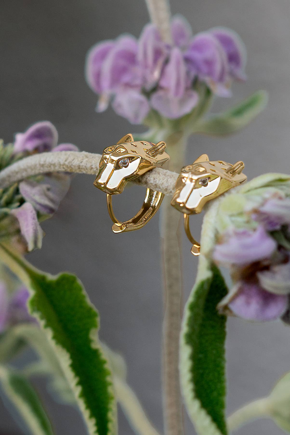 Beck Jaguar Huggie Hoops - Box Turtle