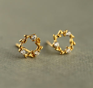 Gold Wreath Circle Studs