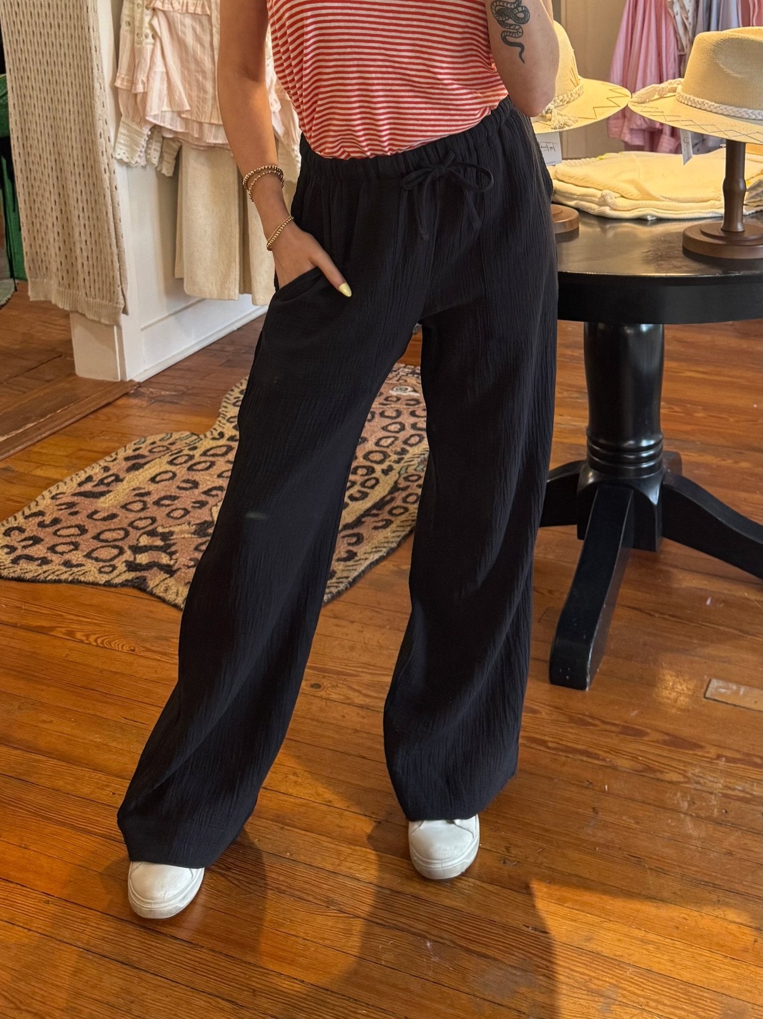 Black Laidback Gauze Pant - Box Turtle