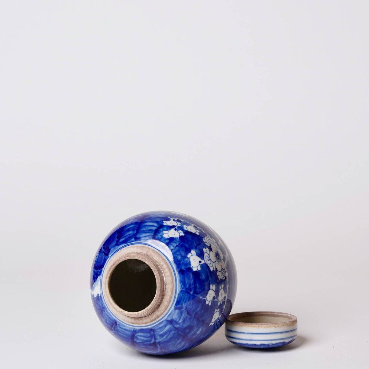 Blue and White Porcelain Plum Blossom Round Storage Jar - Box Turtle