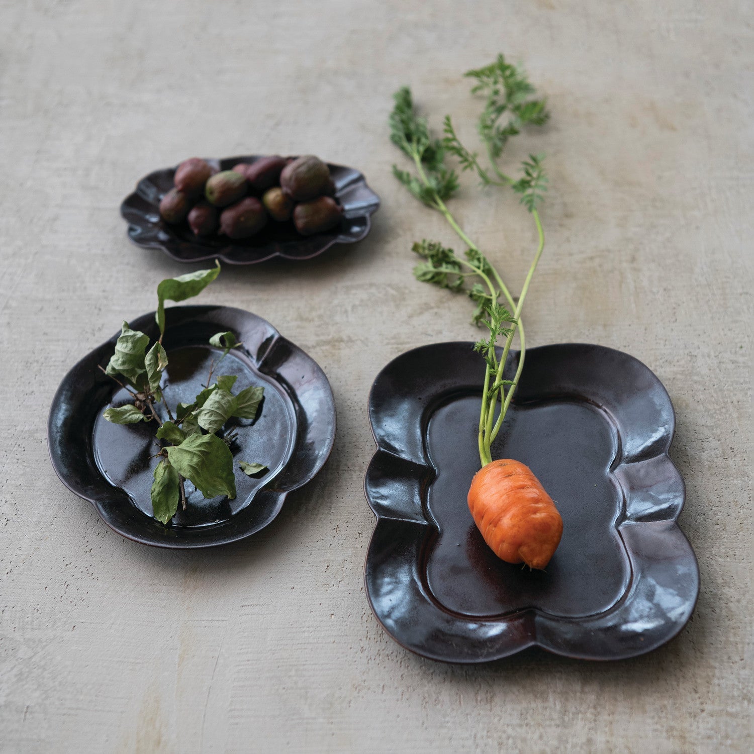 Brown Stoneware Scalloped Plate - Box Turtle