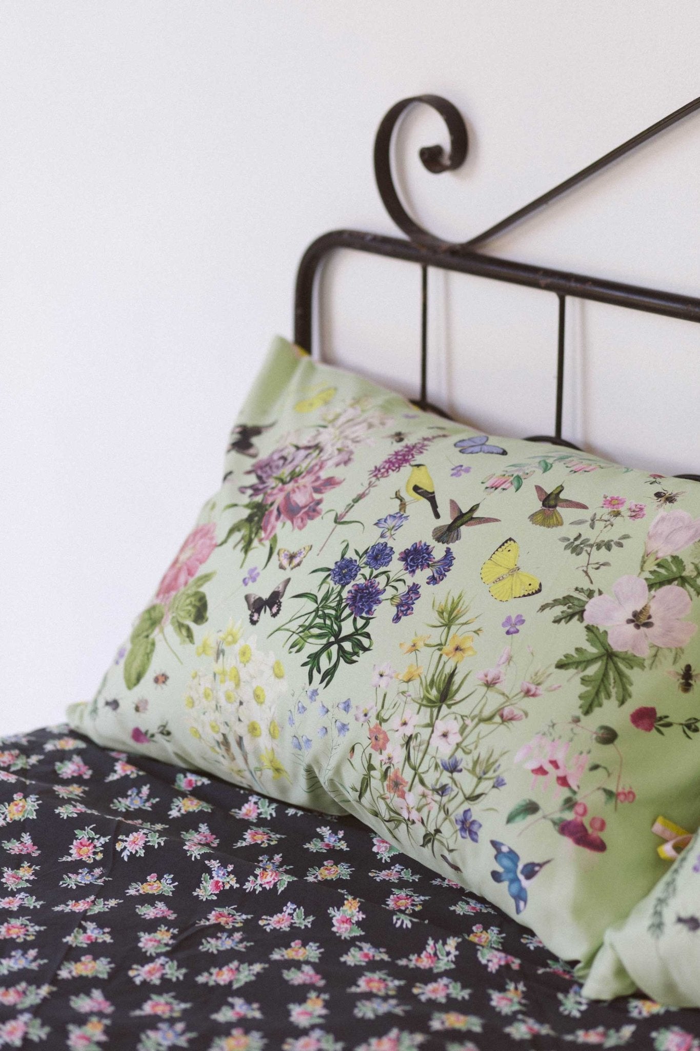 Busy Garden Pillowcase Set - Box Turtle