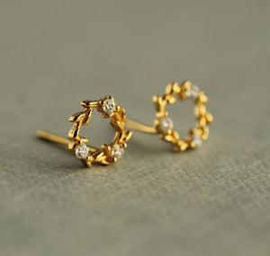 Gold Wreath Circle Studs