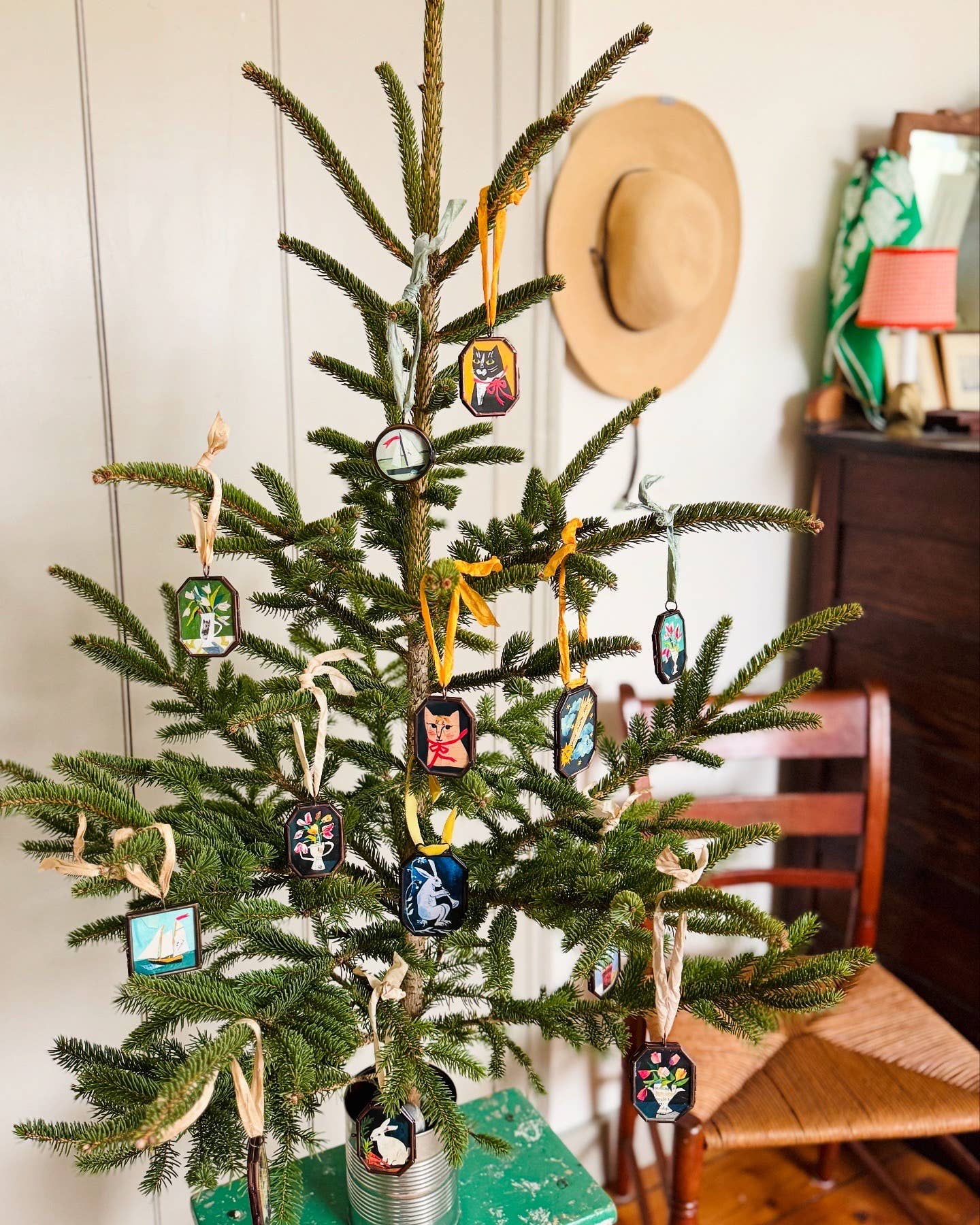 Classical Rabbit ~ Objet d'Art - Box Turtle