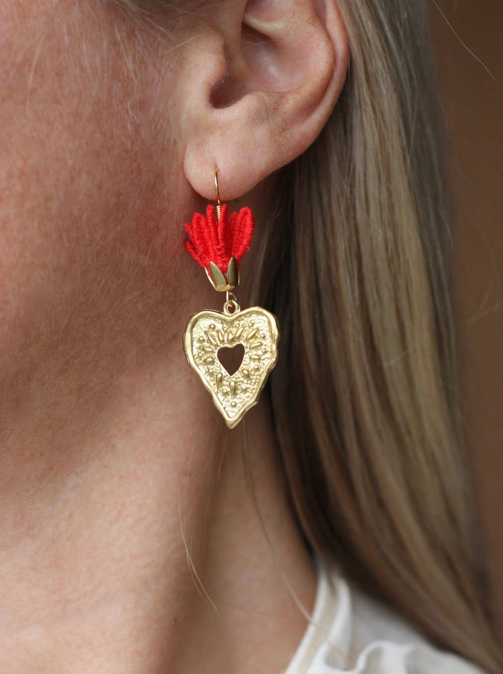 Corazón Sagrado earrings - Box Turtle