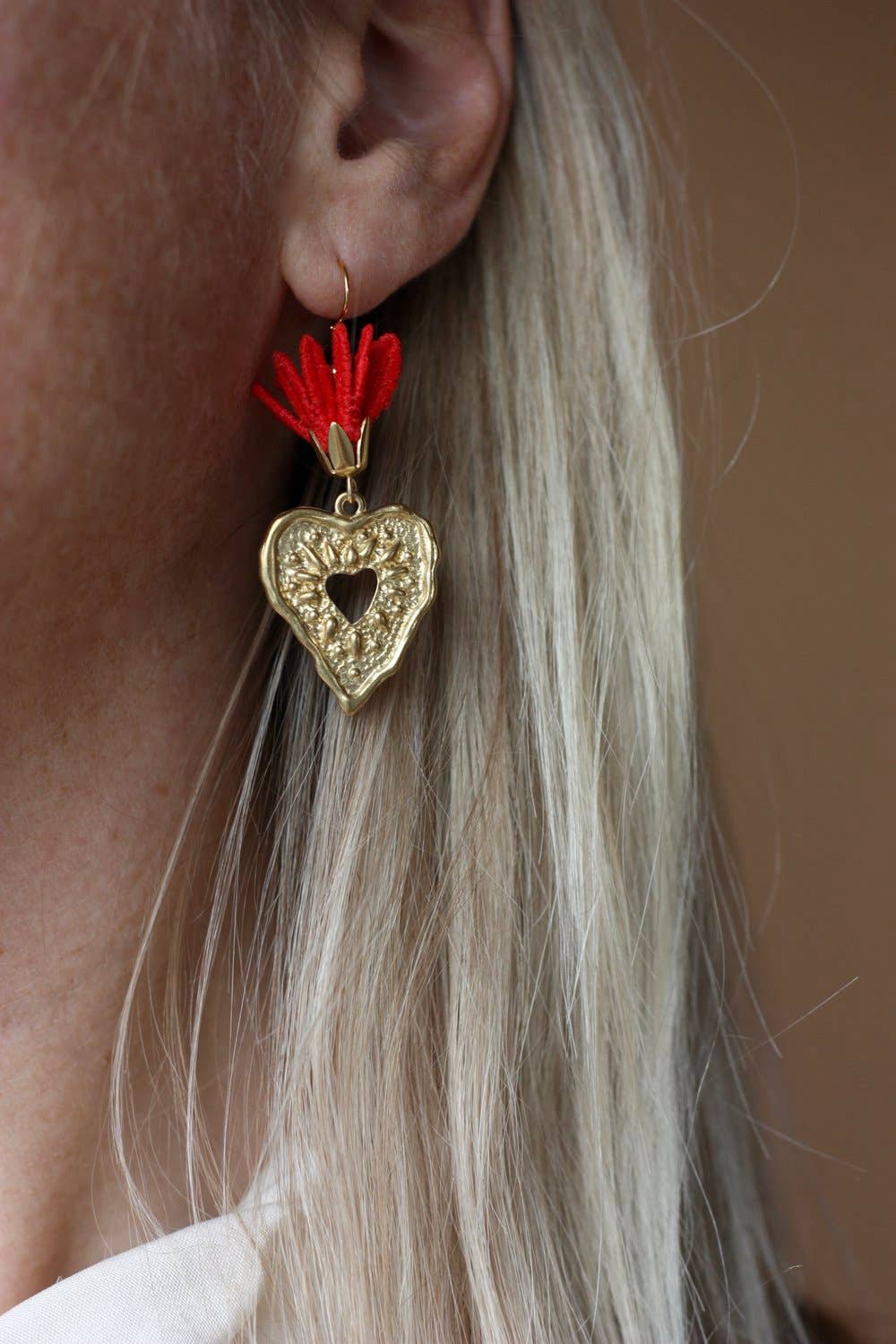 Corazón Sagrado earrings - Box Turtle