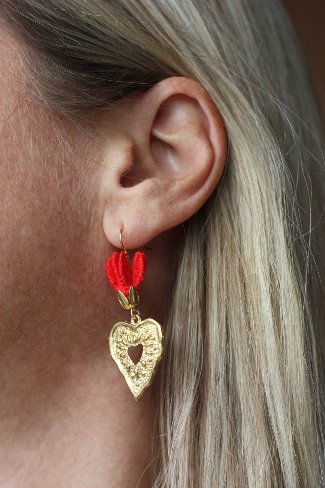 Corazón Sagrado earrings - Box Turtle