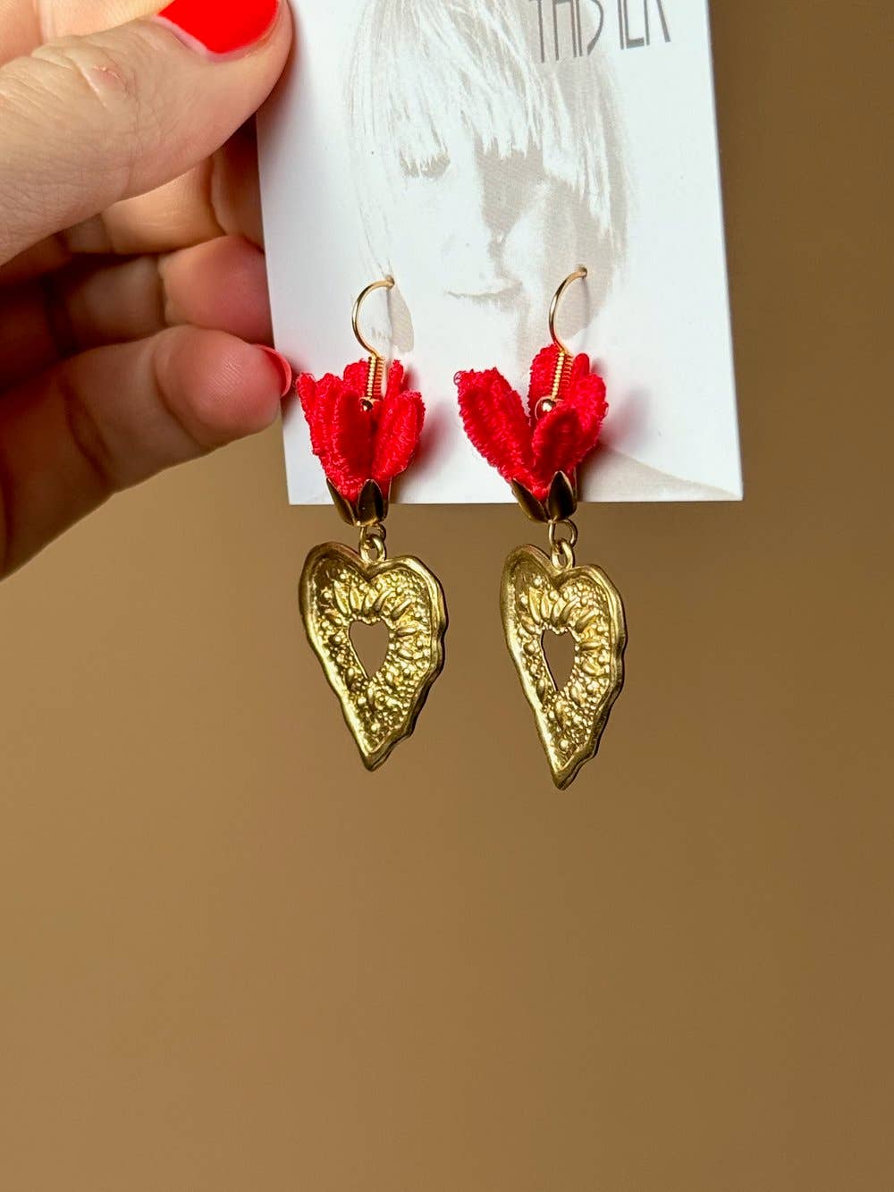 Corazón Sagrado earrings - Box Turtle