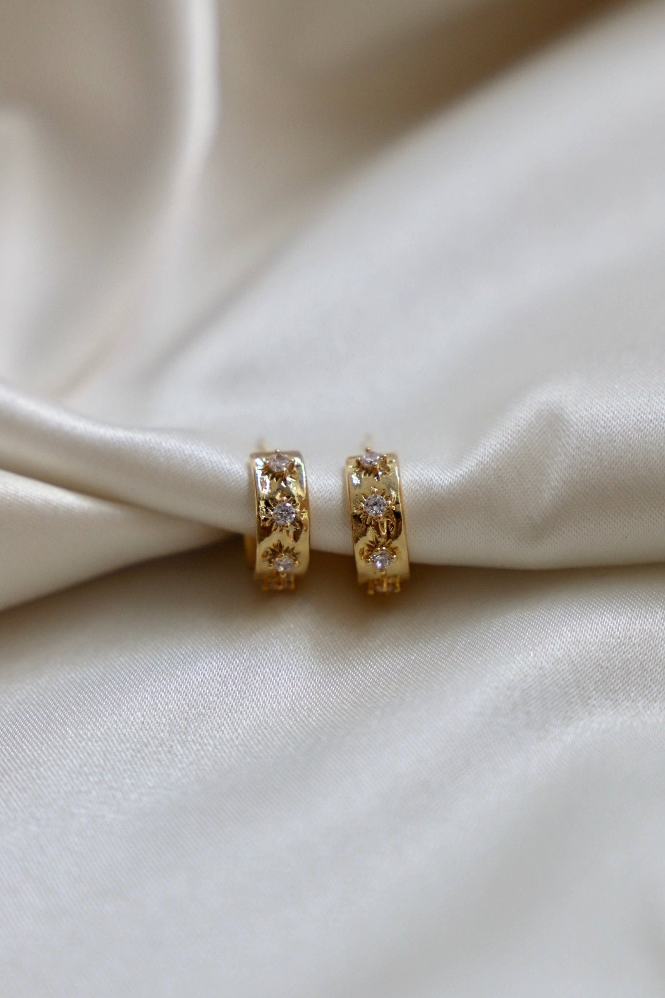 CZ Star Thick Hoops - Box Turtle