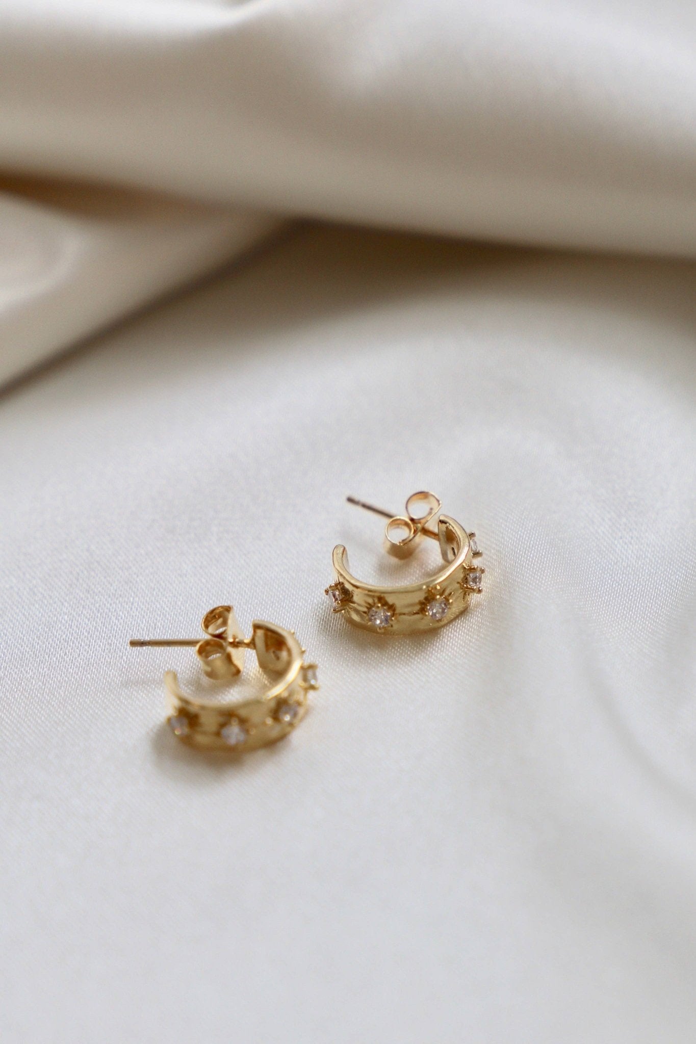 CZ Star Thick Hoops - Box Turtle