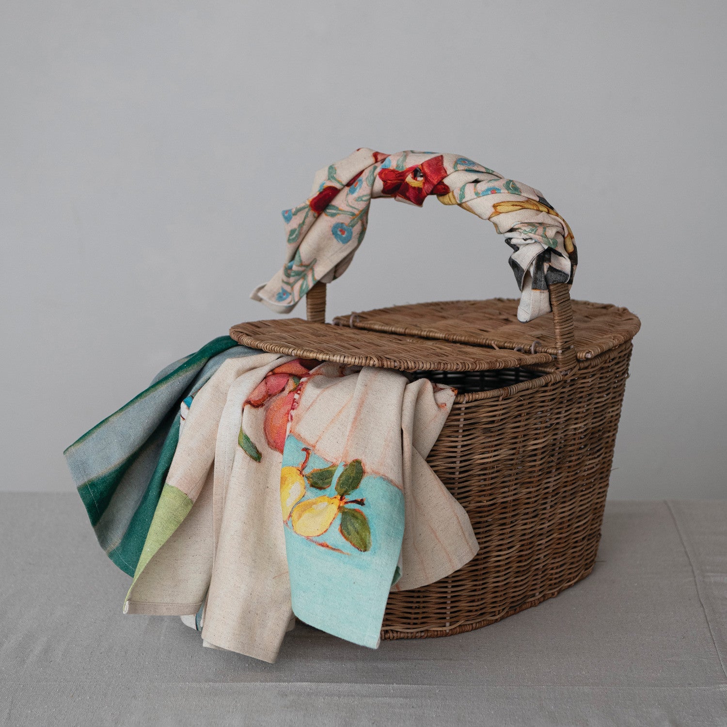 Decorative Hand-Woven Rattan Picnic Basket - Box Turtle