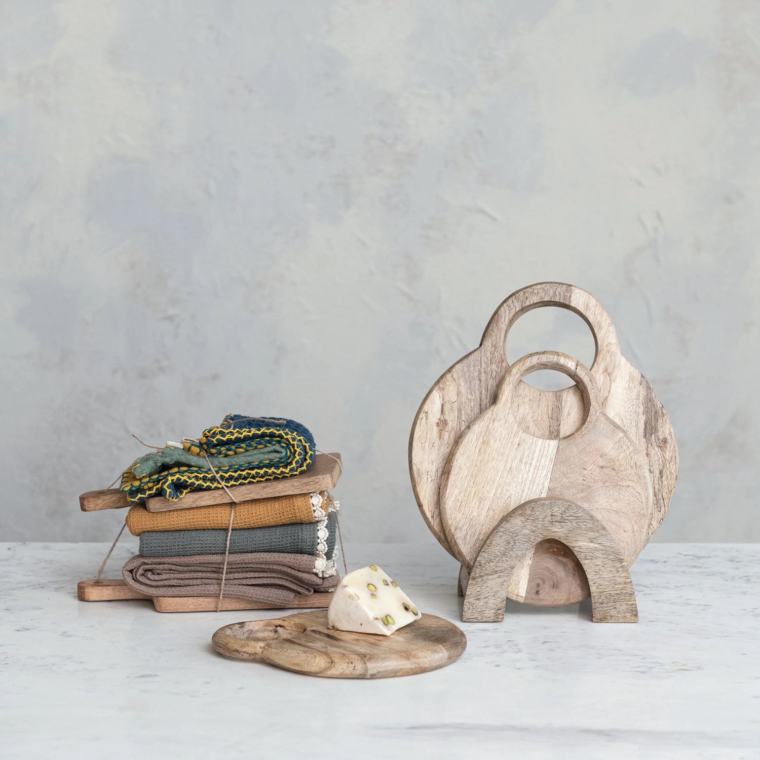 Round Cutting Boards. S/3 with Stand