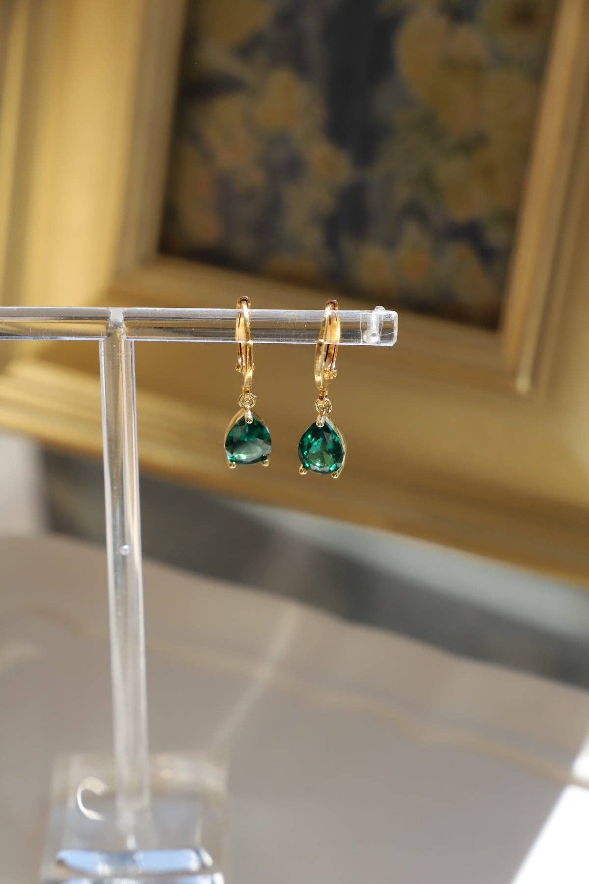 EMERALD TEARDROP HUGGIES - Box Turtle