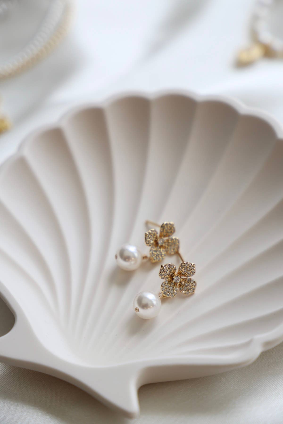 Flora Pearl Studs - Box Turtle