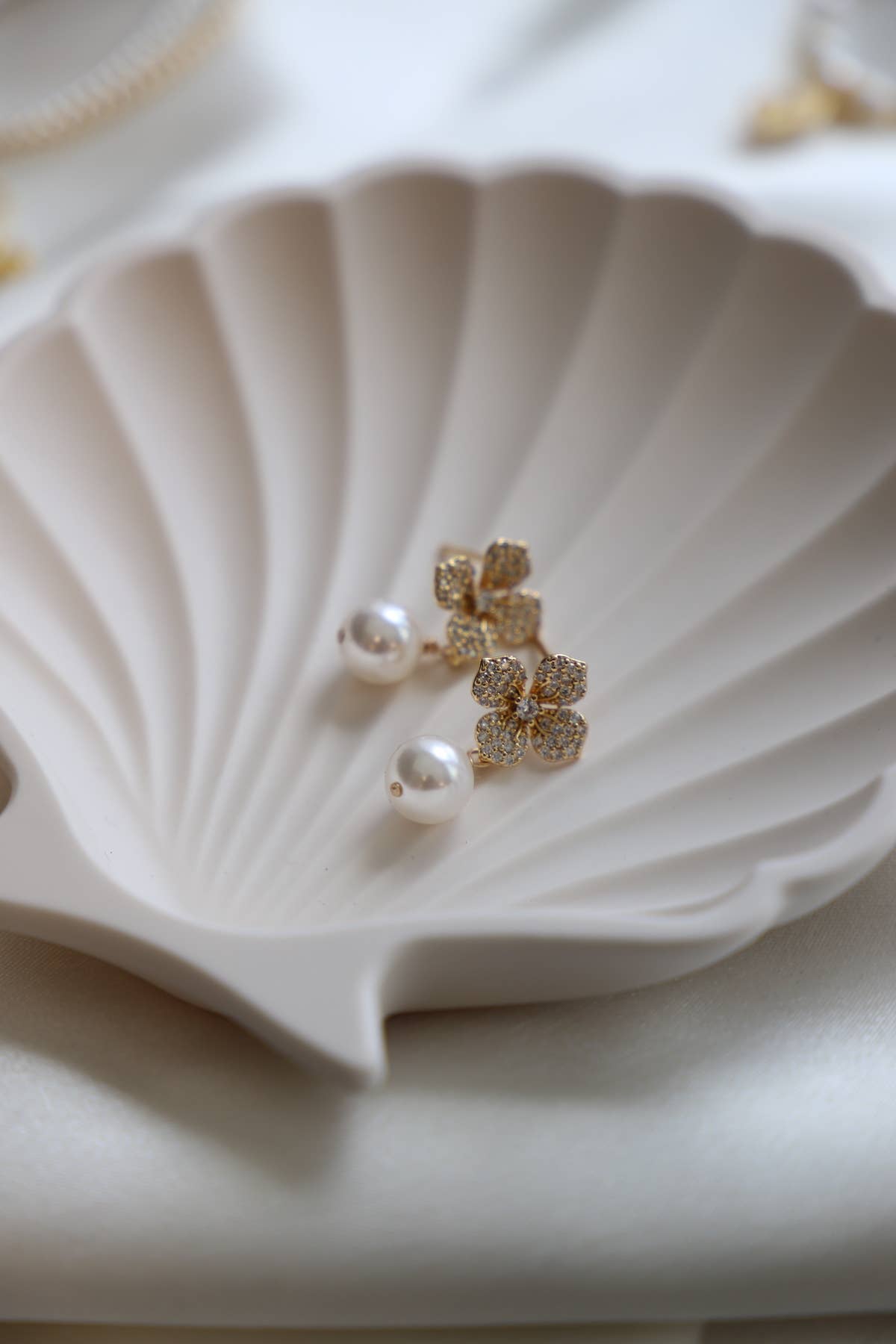 Flora Pearl Studs - Box Turtle