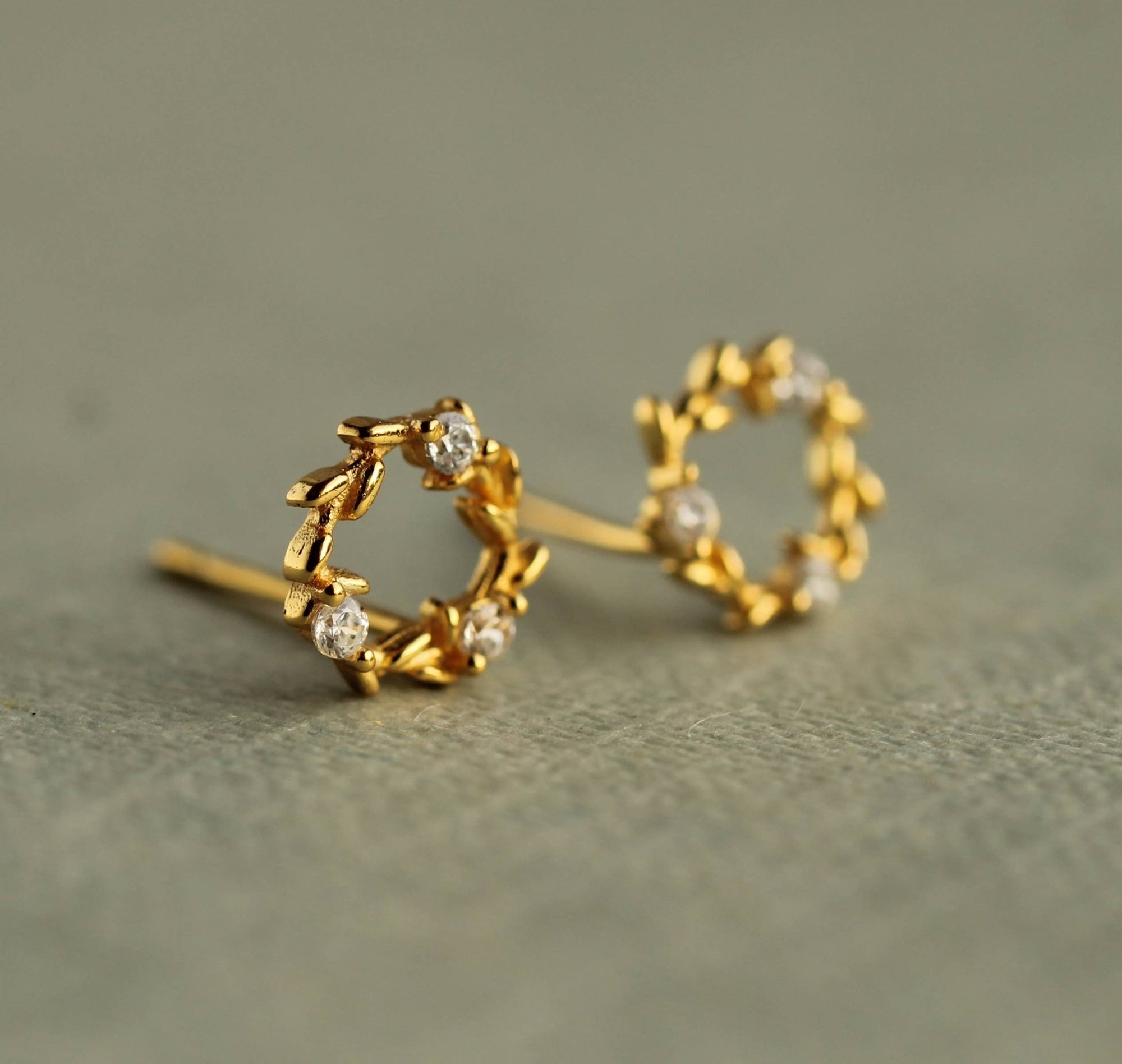Gold Wreath Circle Studs - Box Turtle