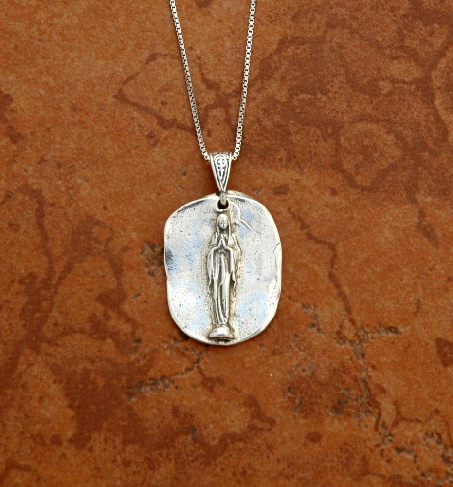 Grace Hammered Silver Pendant Necklace - Box Turtle