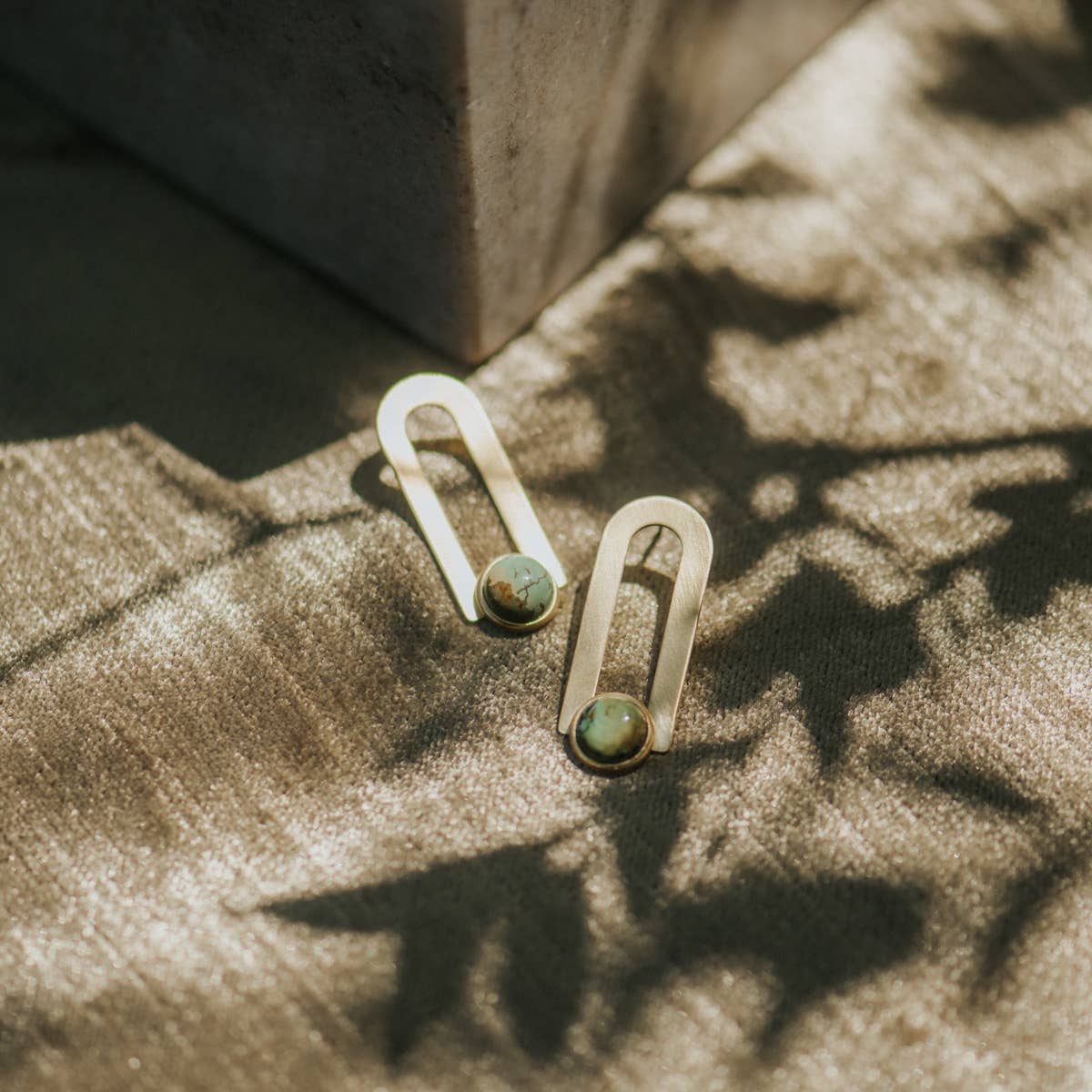 Grand Bali Studs - Box Turtle