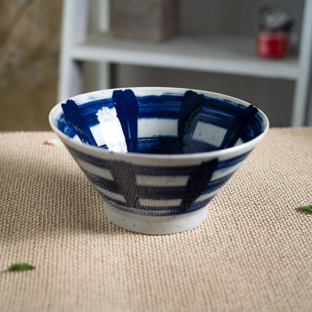 Hakemegoushi Porcelain Ramen Bowl - Box Turtle