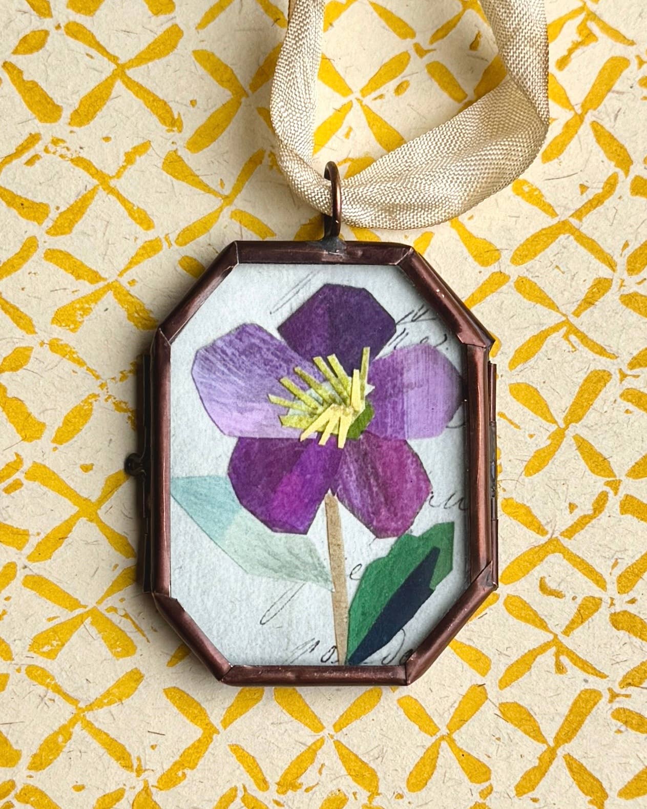 Hellebore ~ Objet d’Art - Box Turtle