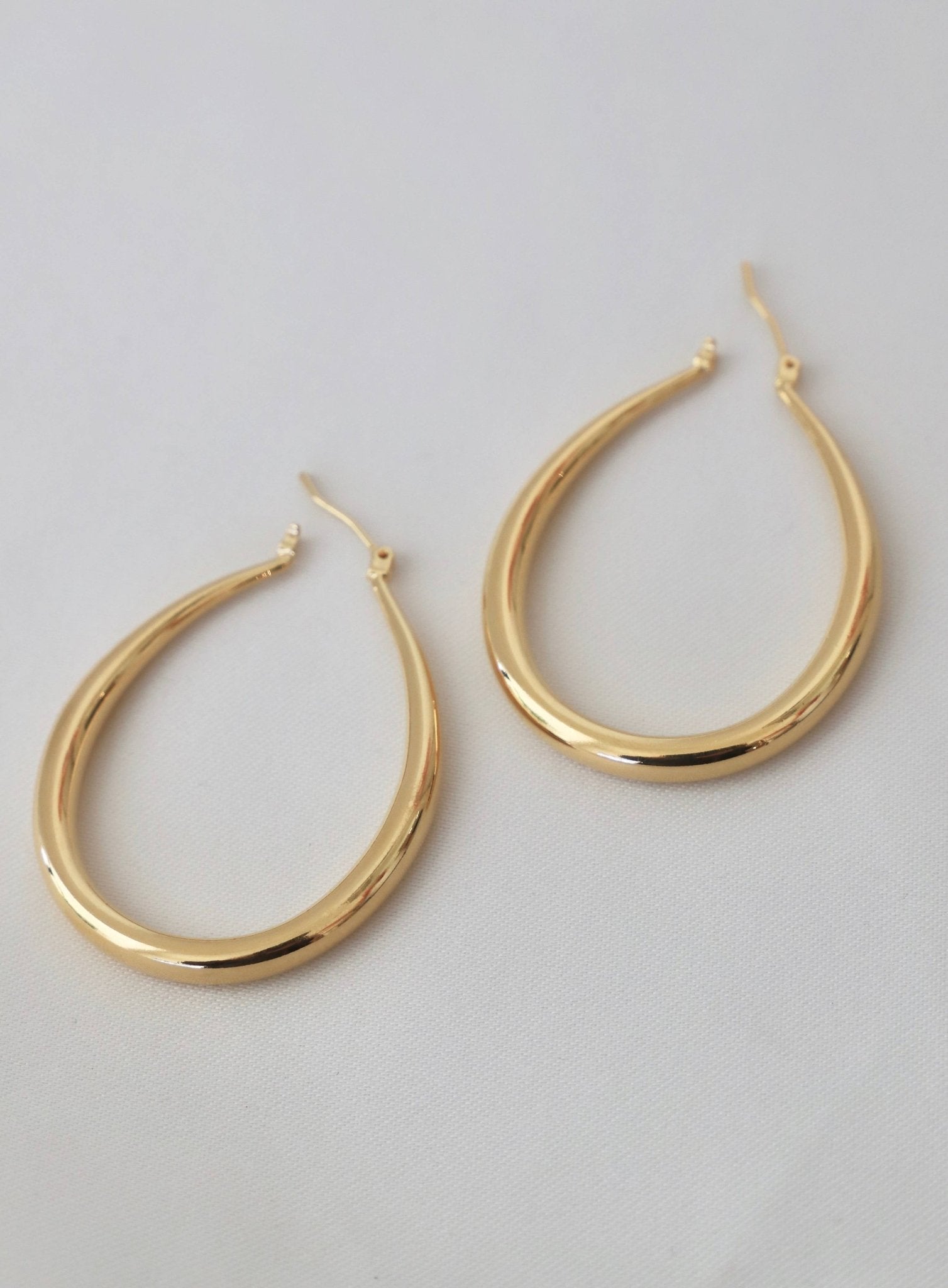 LARGE TEARDROP HOOP EARRINGS - Box Turtle