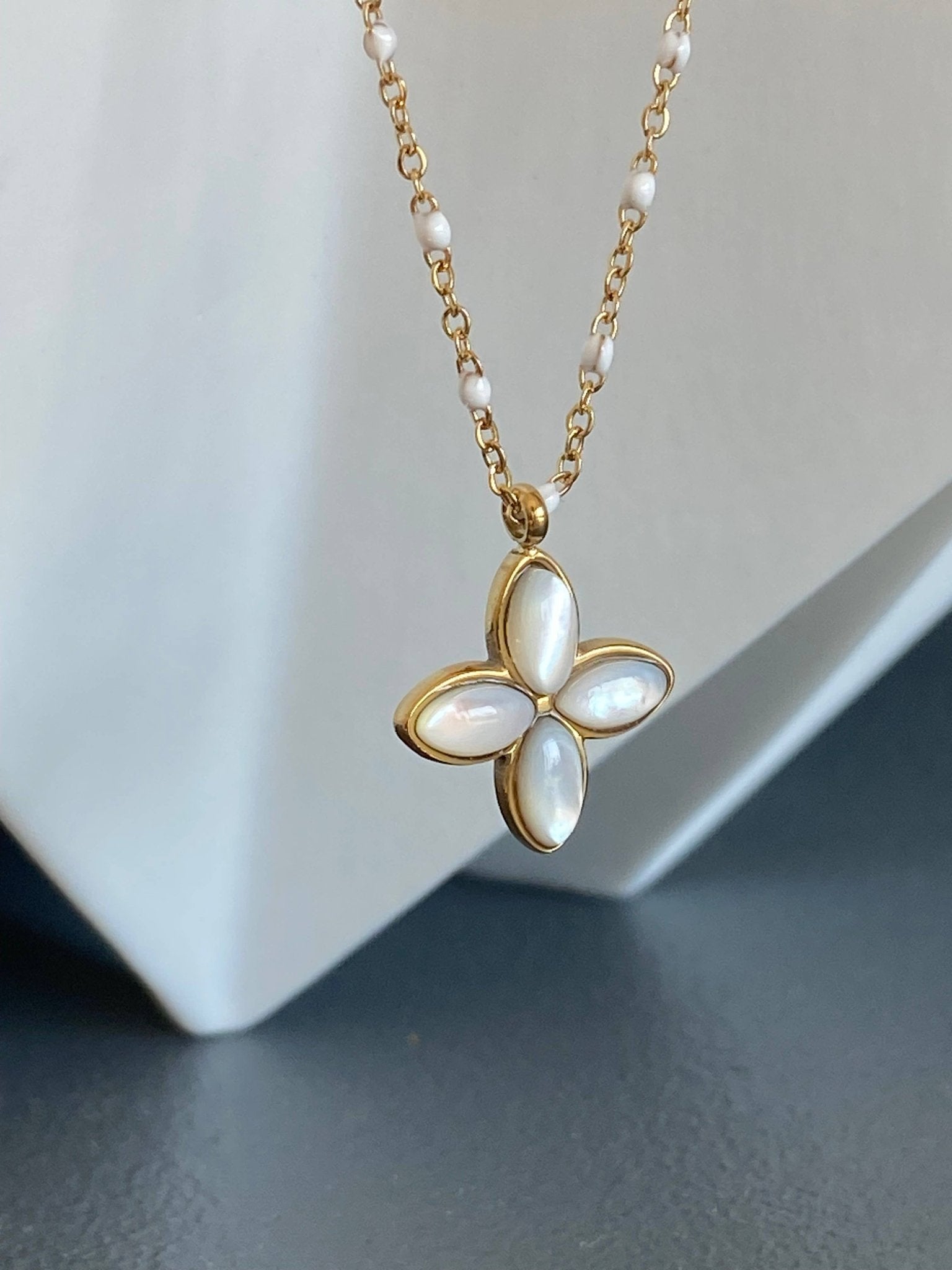 Maddy White Necklace - Box Turtle