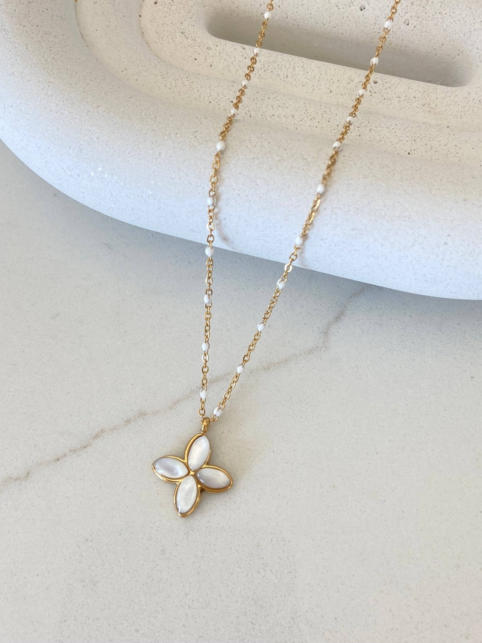 Maddy White Necklace - Box Turtle