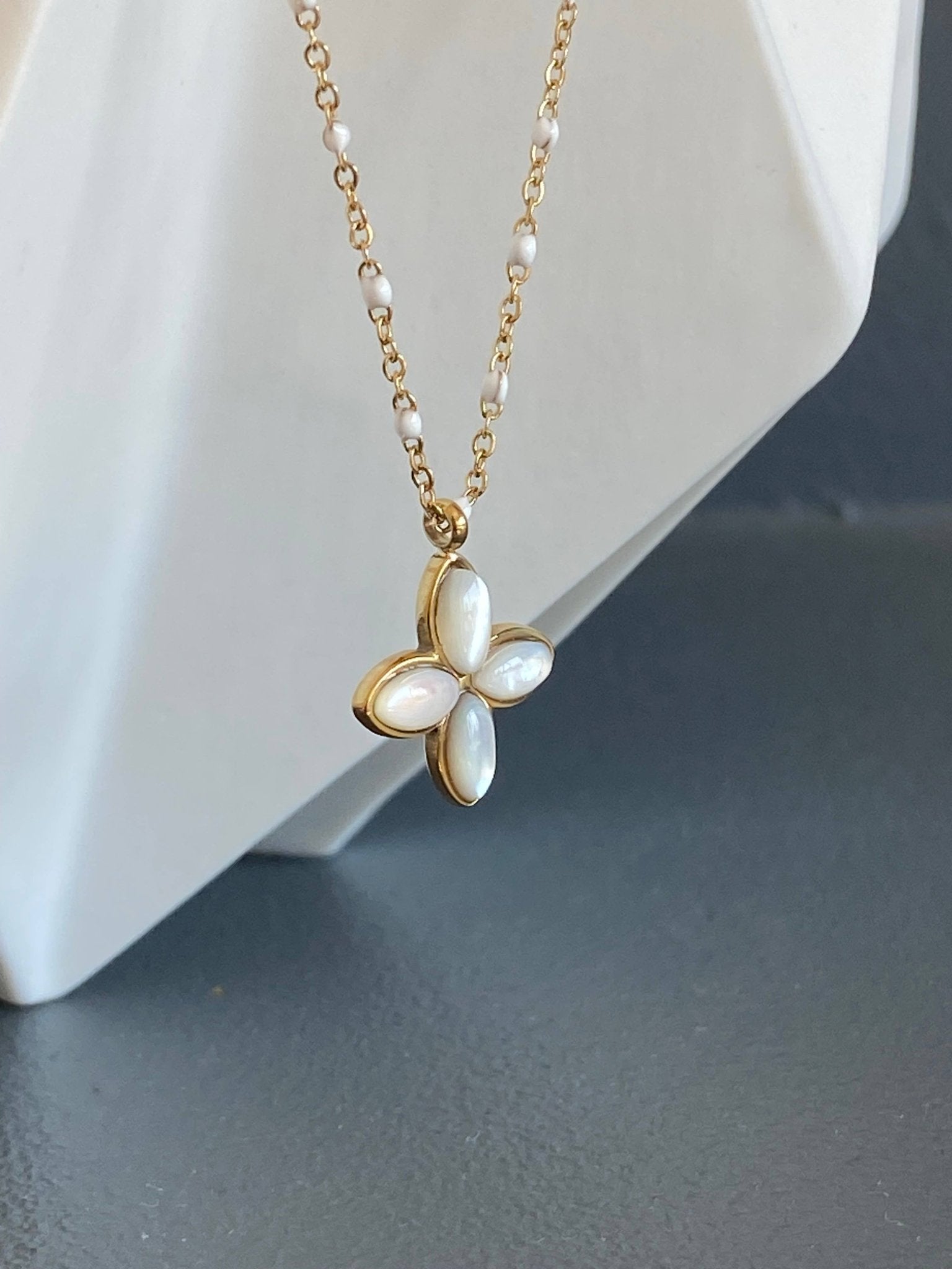 Maddy White Necklace - Box Turtle
