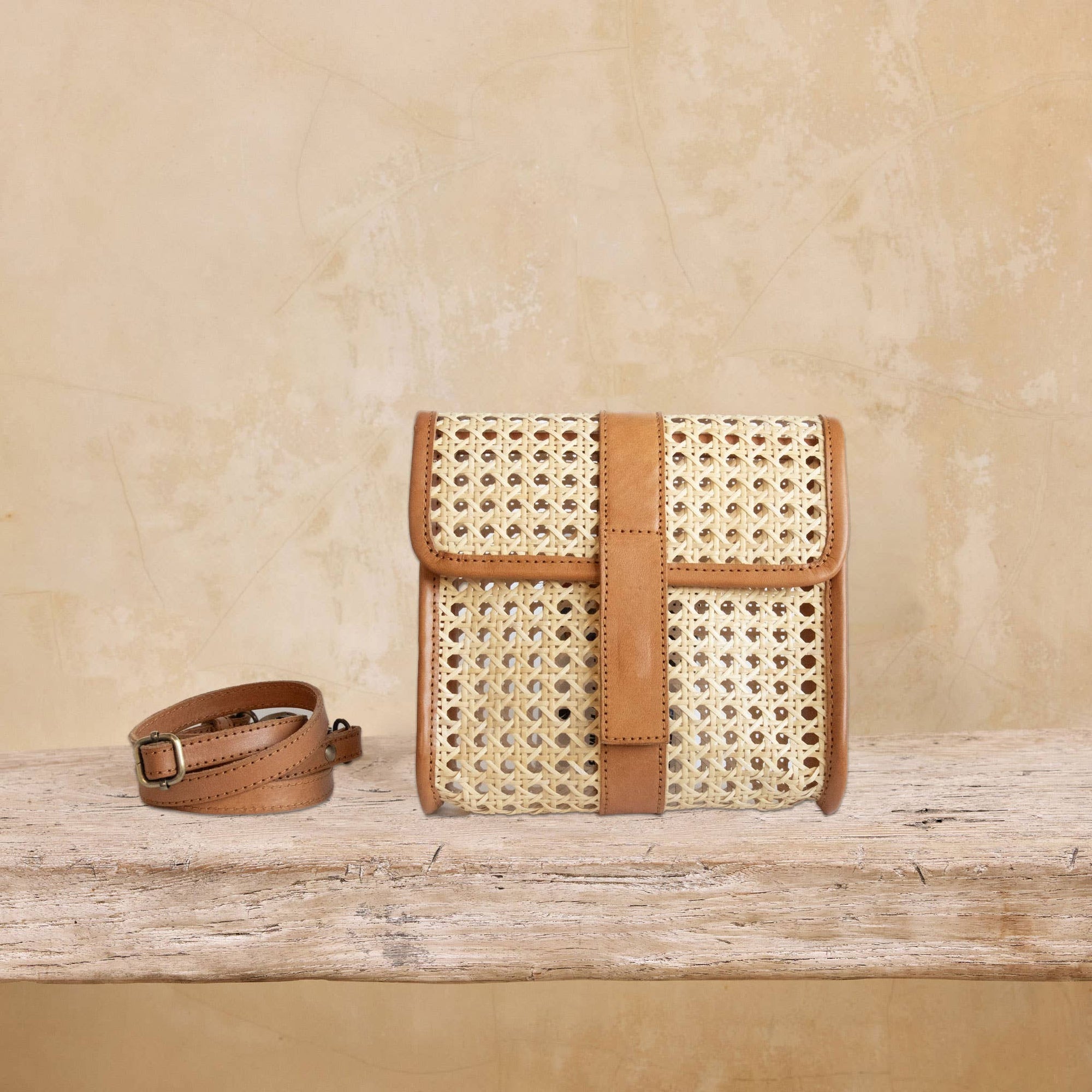 Medium Leather Trim &amp; Crossbody Brown Rattan Clutch - Box Turtle