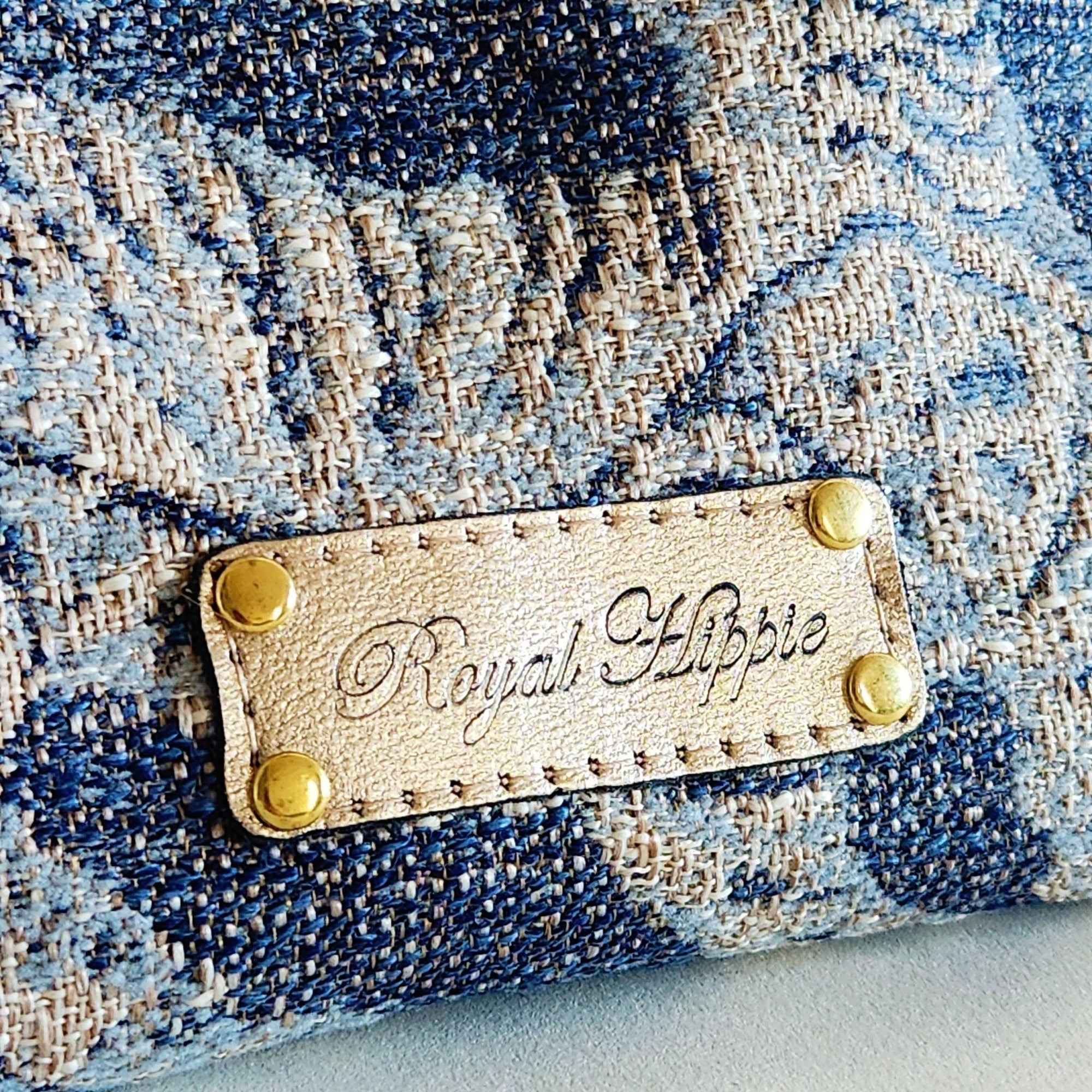 Medium Tiger Traveller - Box Turtle