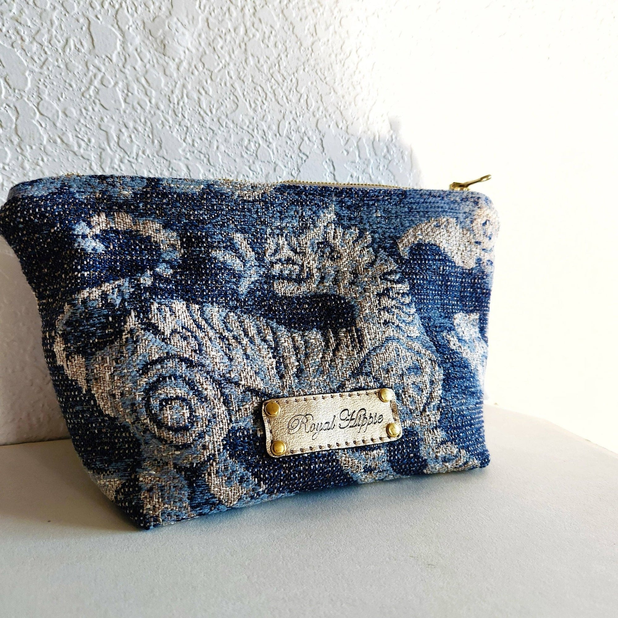 Medium Tiger Traveller - Box Turtle