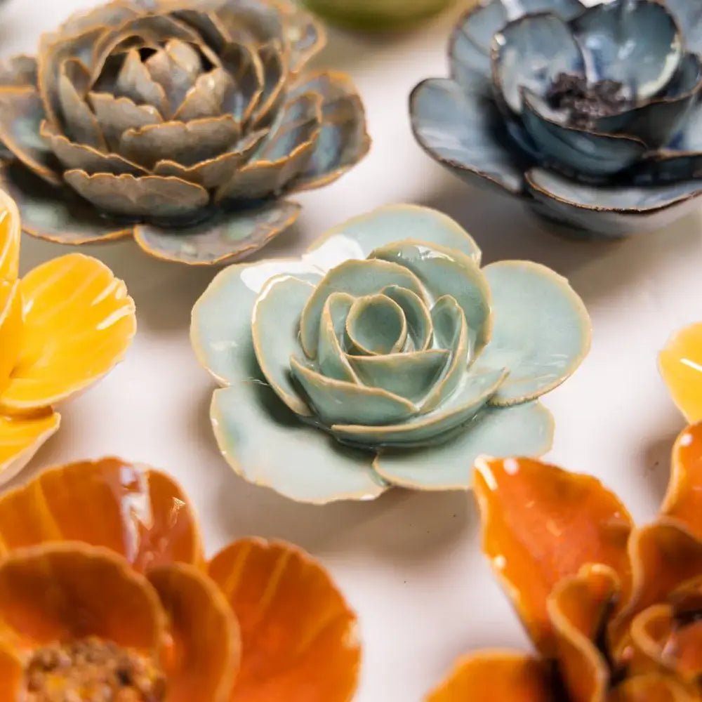 Milk Teal Elegance Ranunculus Flower - Box Turtle