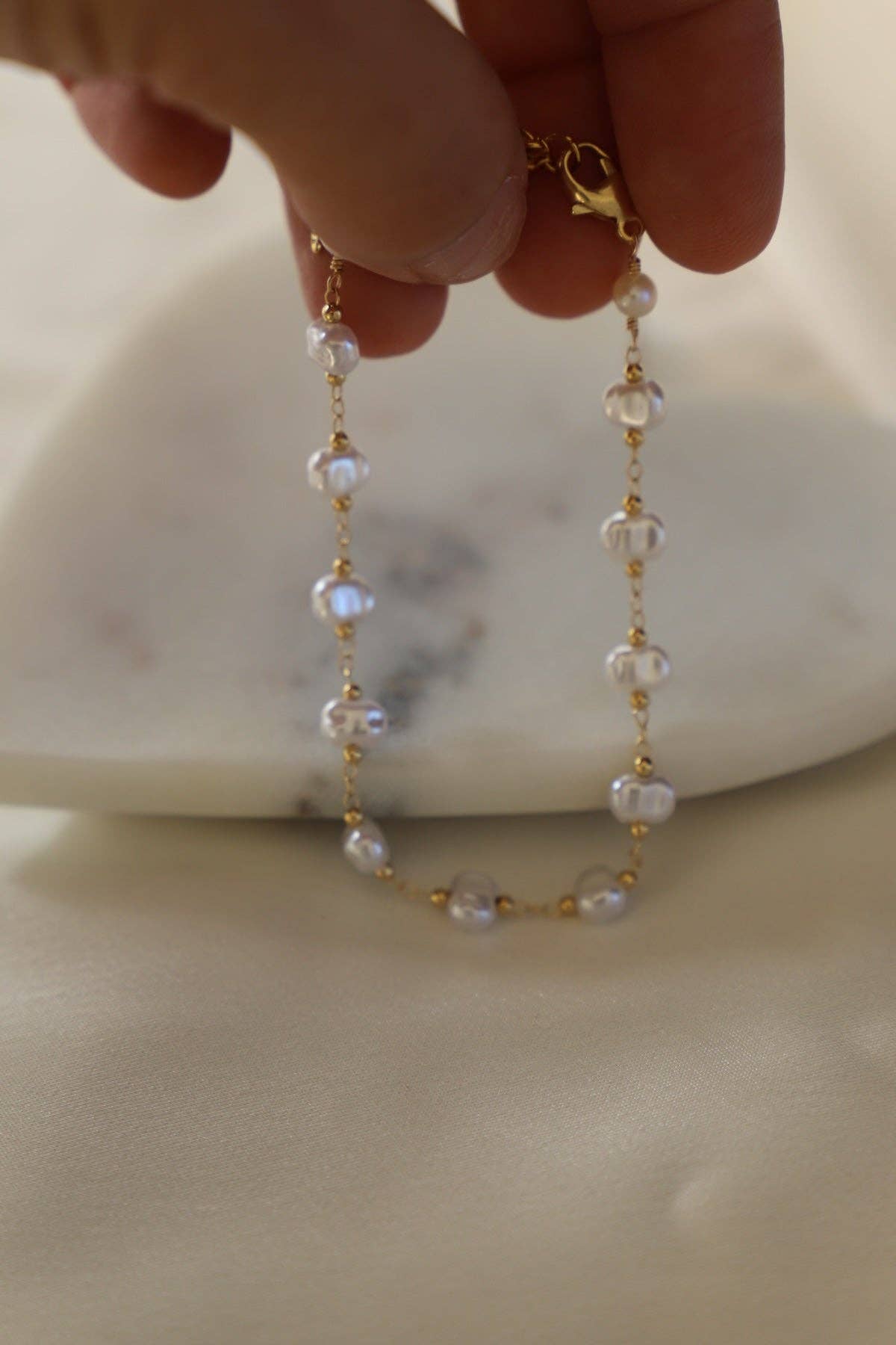 Pearl Station Chain Bracelet - Box Turtle