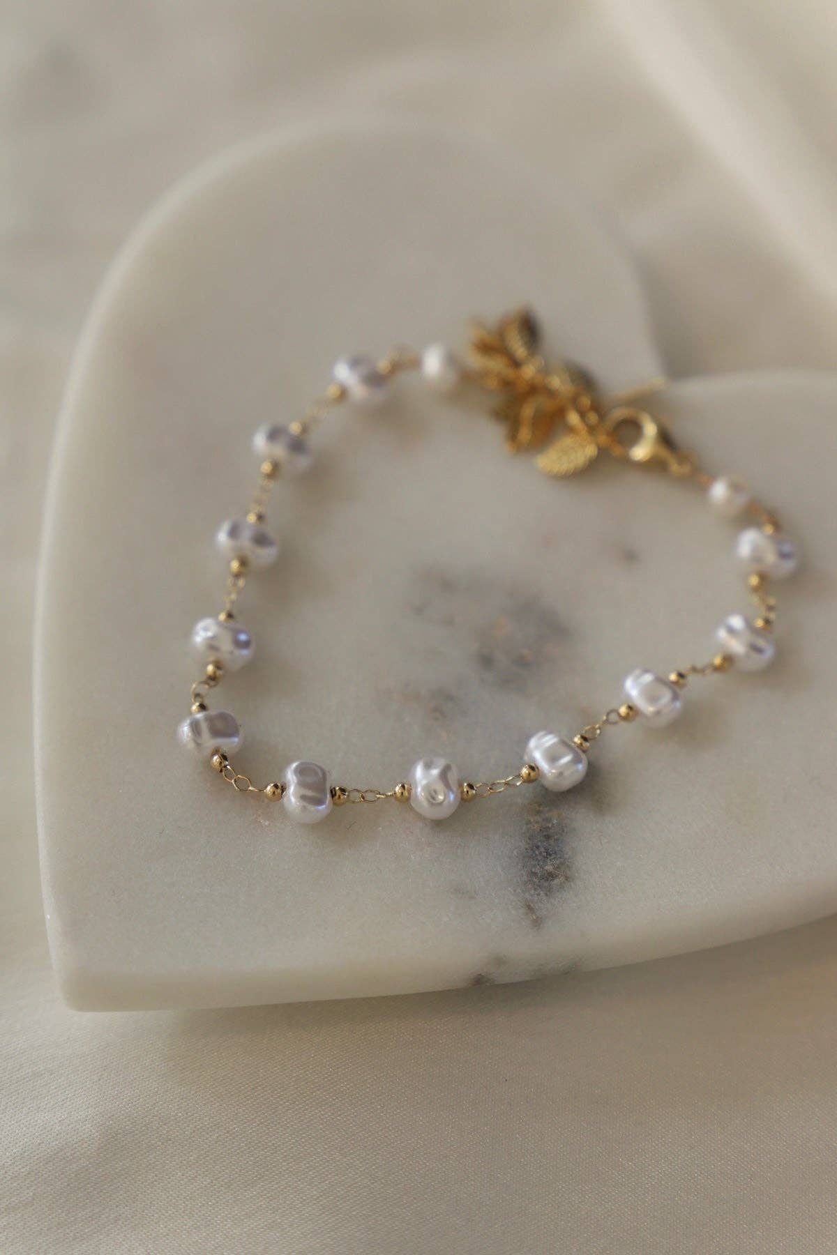 Pearl Station Chain Bracelet - Box Turtle