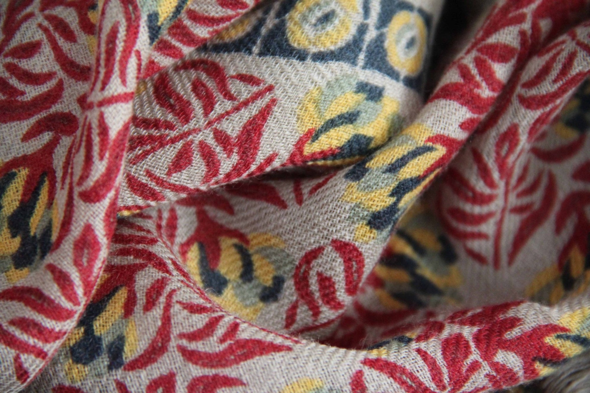 Red Red Poem Wool Square Scarf - Box Turtle
