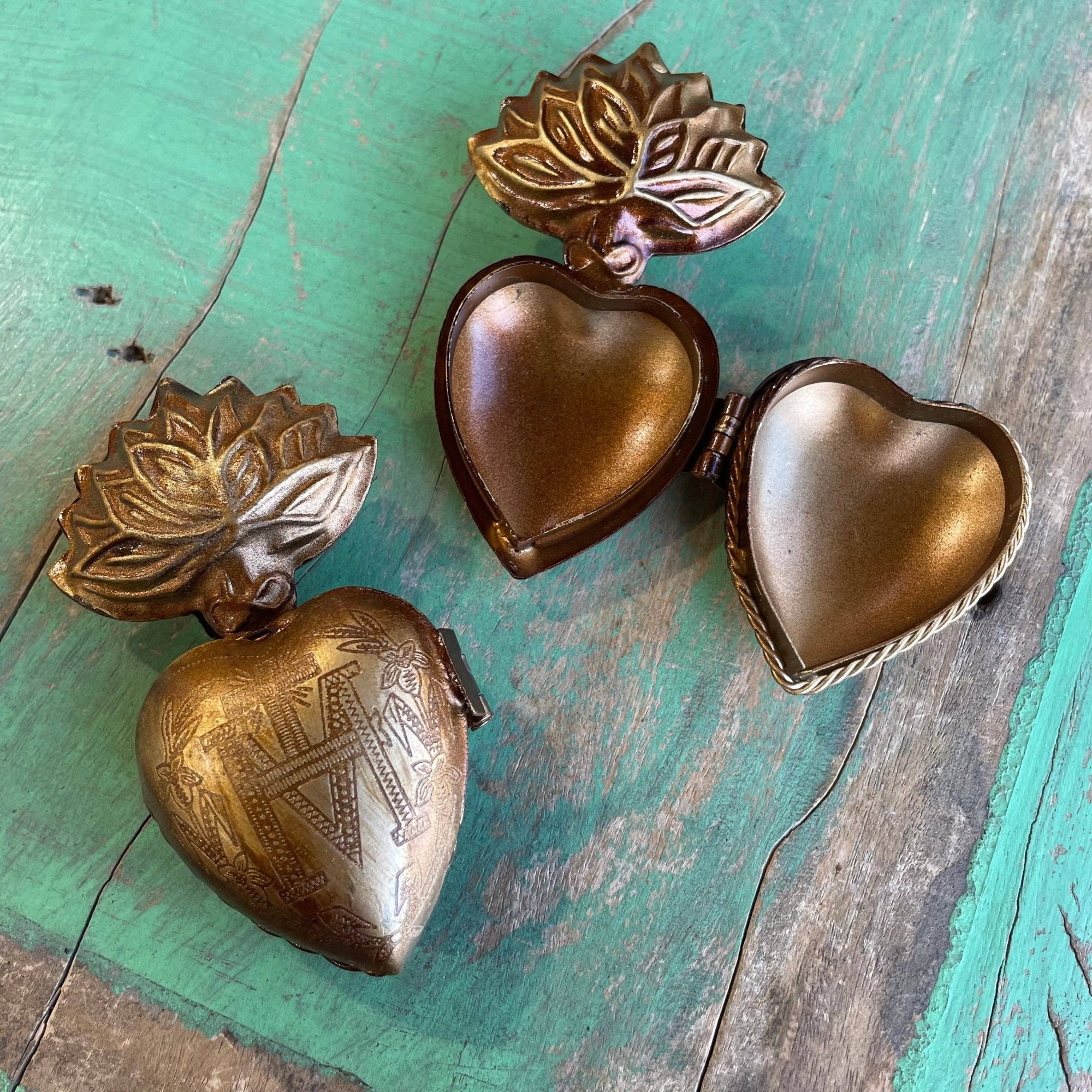 Sacred Heart Locket Box - Box Turtle