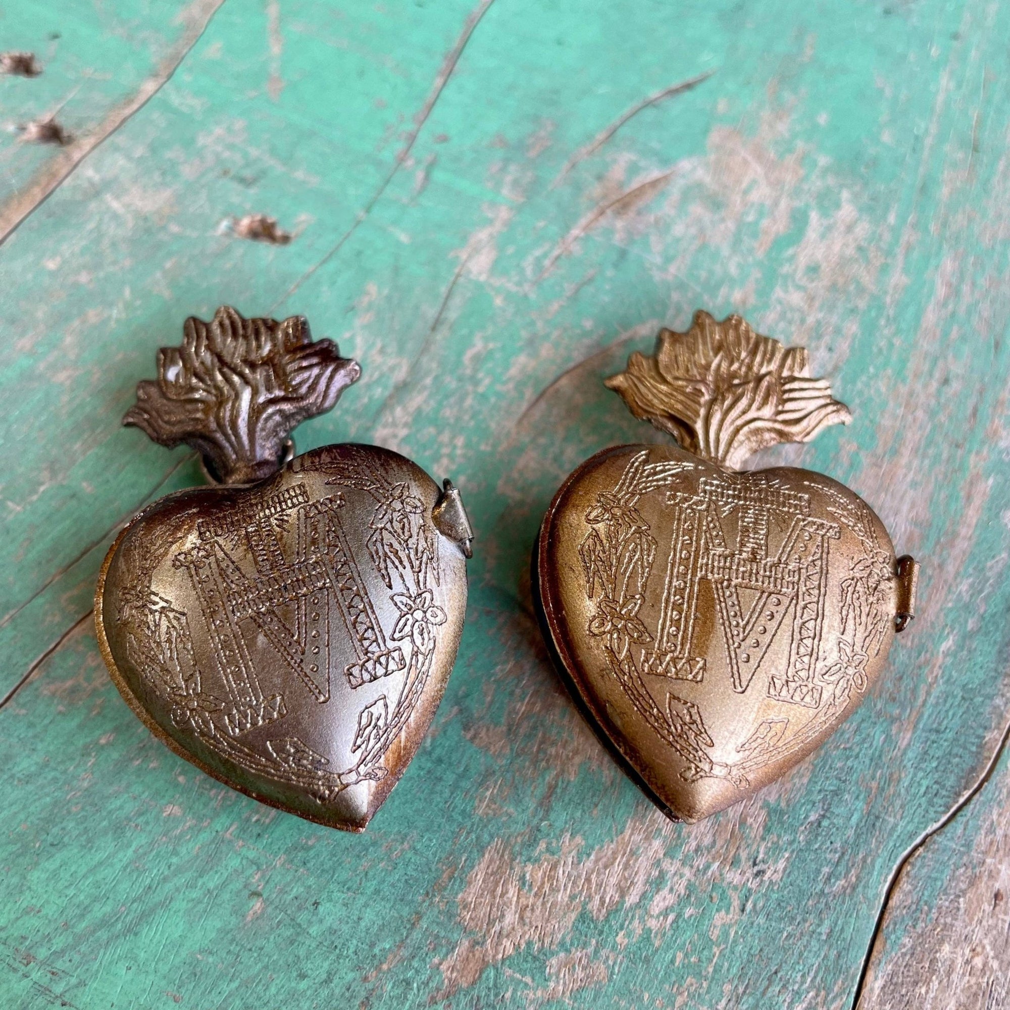Sacred Heart Locket Box - Box Turtle