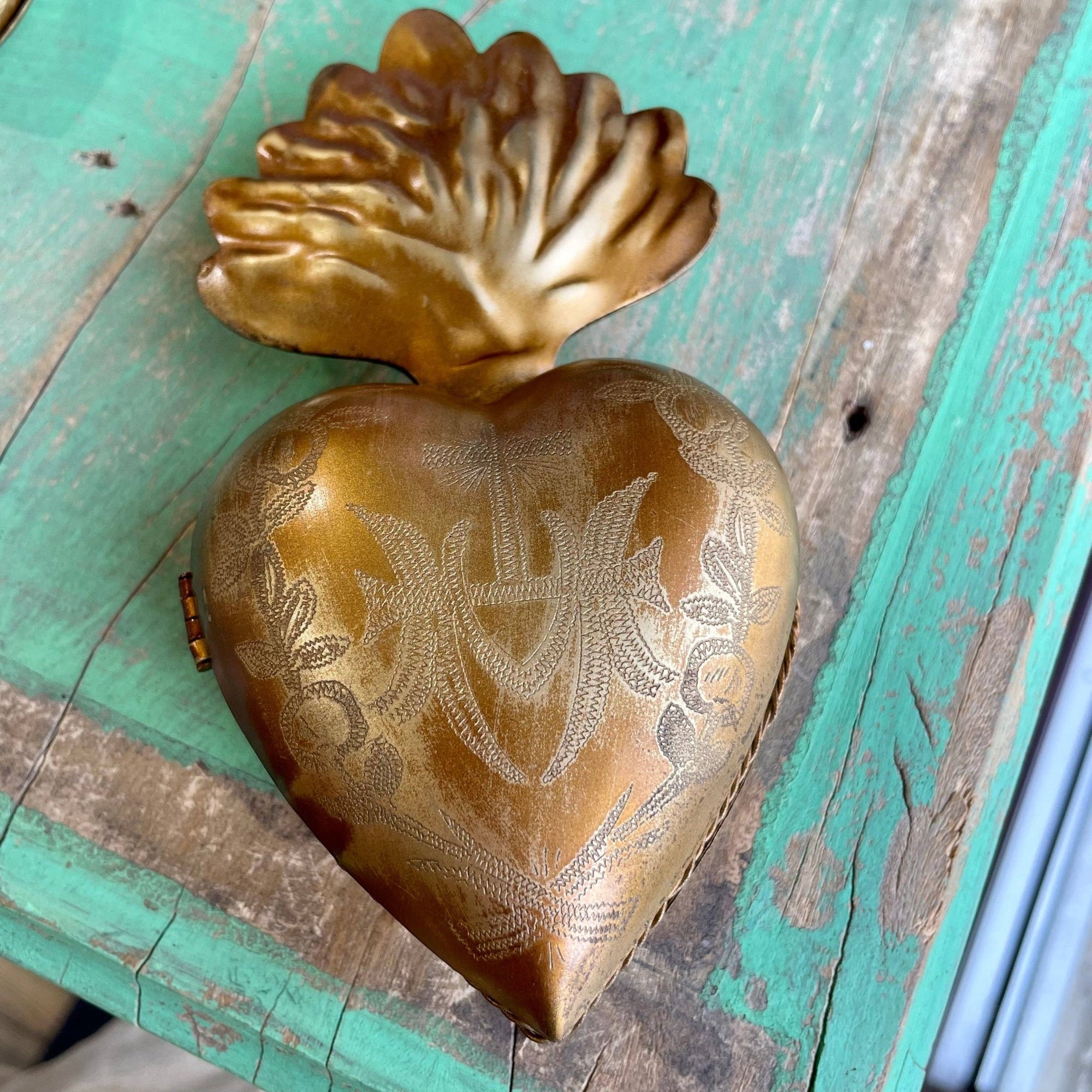 Sacred Heart Locket Box - Box Turtle